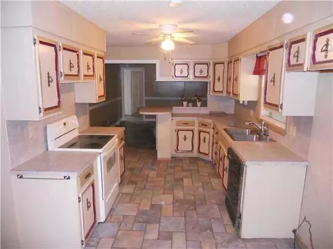 325 S Main St, Mcloud, OK 74851 photo 3