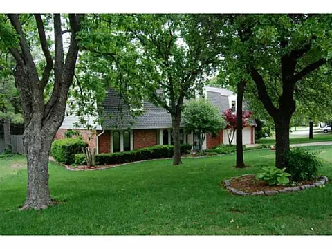 2013 E Mistletoe Ln, Edmond, OK 73034 photo 1