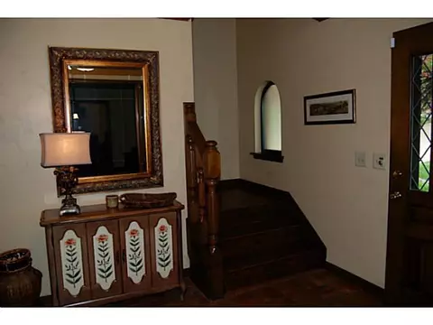 2013 E Mistletoe Ln, Edmond, OK 73034 photo 2