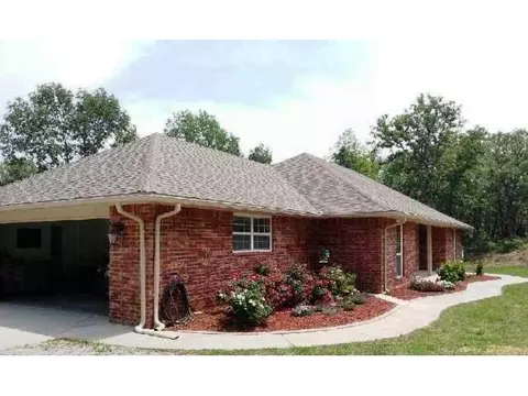 17 Carolyn Dr, Mcloud, OK 74851 photo 3