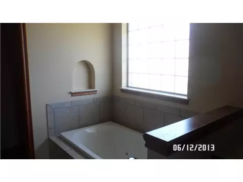 Undisclosed, Moore, OK 73170 photo 13