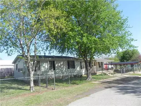 702 S Cherry St, Guthrie, OK 73044 photo 1
