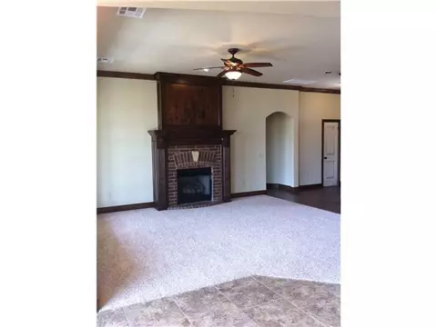 1100 Abraham Dr, Tuttle, OK 73089 photo 2