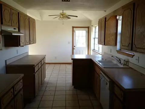 335 S Wright, Wanette, OK 74878 photo 11