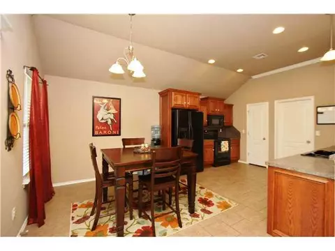 608 Elder Ln, Mustang, OK 73064 photo 3