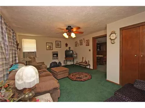 21380 Eighth St, Hinton, OK 73047 photo 3