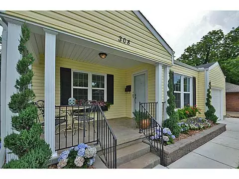 308 E 3rd St, Edmond, OK 73034 photo 2