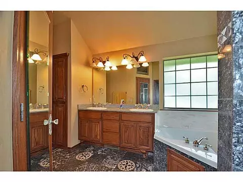 502 E Cedar Dr, Tuttle, OK 73089 photo 10