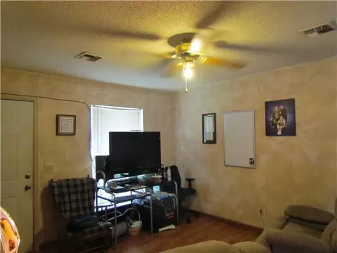 222 E Orbit Dr, Guthrie, OK 73044 photo 3