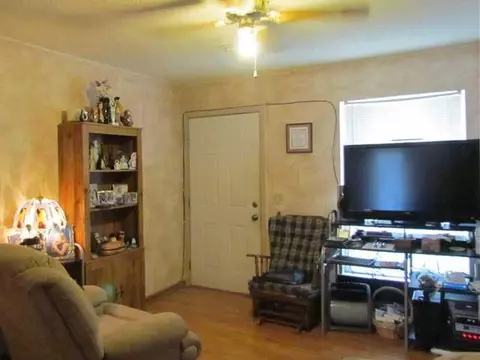 222 E Orbit Dr, Guthrie, OK 73044 photo 2