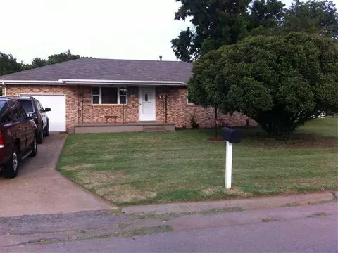 102 SW 4th St, Tuttle, OK 73089 photo 1