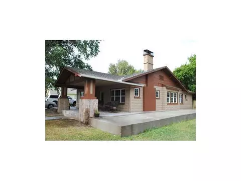 301 SW 3rd St, Tuttle, OK 73089 photo 2