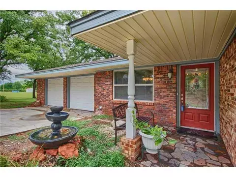 2353 Blue Creek Dr, Norman, OK 73026 photo 3