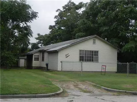 715 E Springer, Guthrie, OK 73044 photo 1