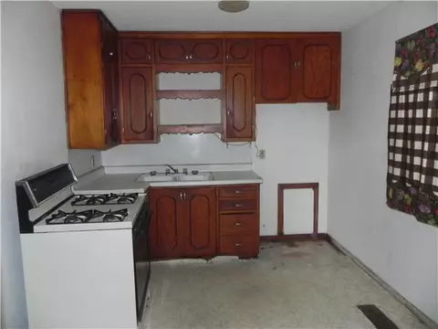 715 E Springer, Guthrie, OK 73044 photo 2