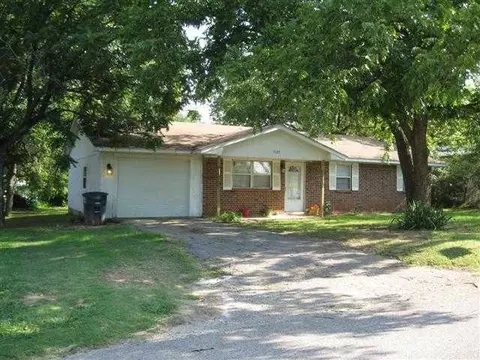 1320 E Ada St, Shawnee, OK 74801 photo 1