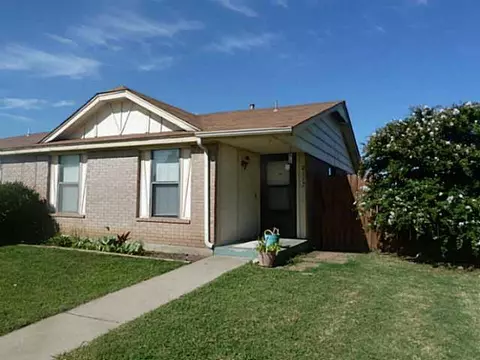 2117 Meench Dr, Moore, OK 73170 photo 1
