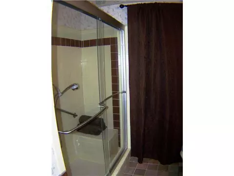 356 E Carson Ln, Mustang, OK 73064 photo 8