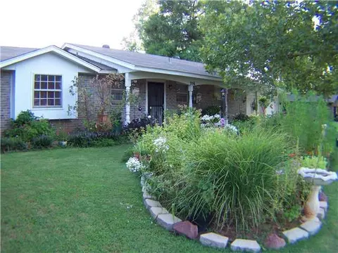 356 E Carson Ln, Mustang, OK 73064 photo 2