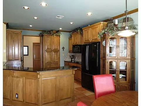 142 Wright Cir, Edmond, OK 73013 photo 2