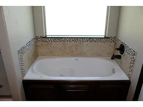 2017 Meadows, Tuttle, OK 73089 photo 9