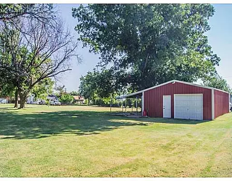 210 NW 2nd St, Minco, OK 73059 photo 4