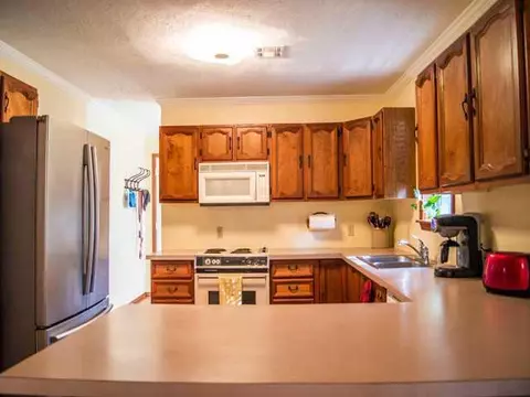 210 NW 2nd St, Minco, OK 73059 photo 10