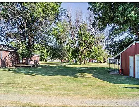 210 NW 2nd St, Minco, OK 73059 photo 3