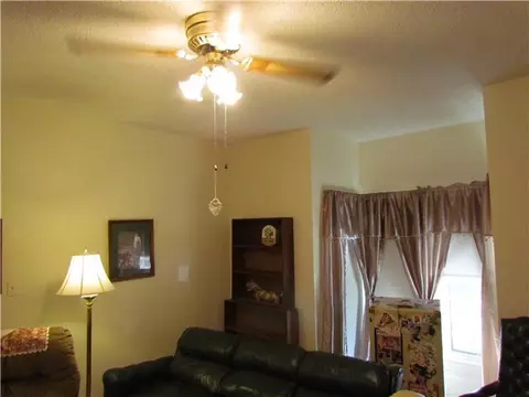 412 E Warner Ave, Guthrie, OK 73044 photo 2
