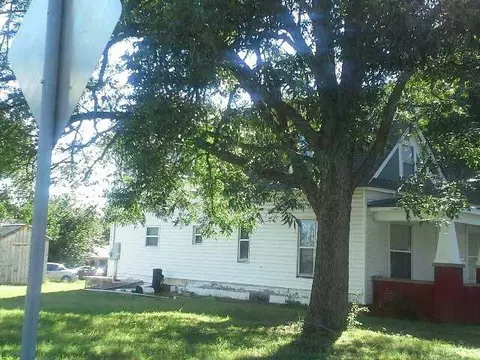 1301 E 9th St, Shawnee, OK 74801 photo 5