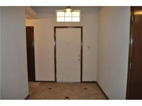 2405 Augusta Dr, Moore, OK 73160 photo 2