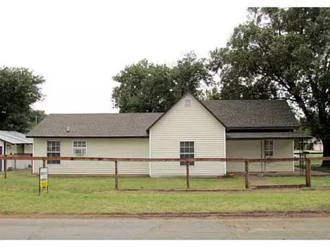 203 SW 2nd St, Tuttle, OK 73089 photo 1