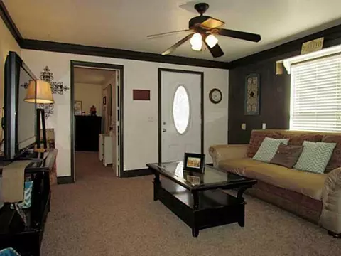 203 SW 2nd St, Tuttle, OK 73089 photo 3