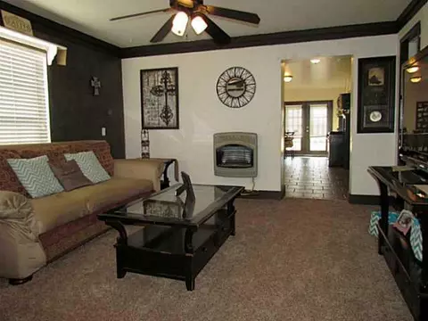 203 SW 2nd St, Tuttle, OK 73089 photo 4