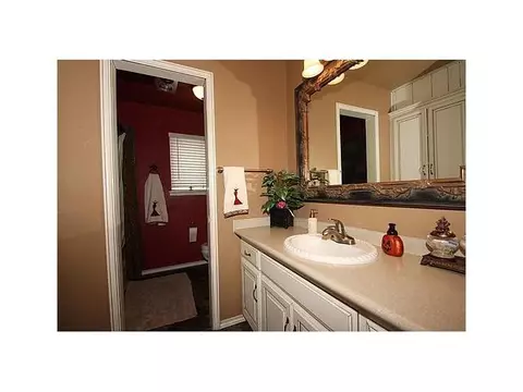 1220 Devonshire Ct, Edmond, OK 73034 photo 3