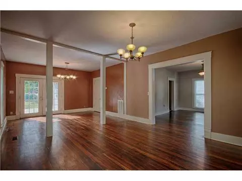 211 E Mansur Ave, Guthrie, OK 73044 photo 3