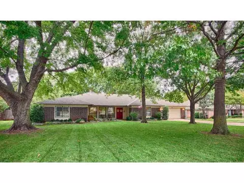 1701 Eagle Dr, Edmond, OK 73034 photo 1