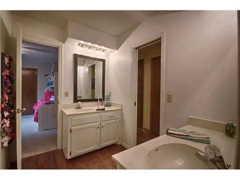 1701 Eagle Dr, Edmond, OK 73034 photo 17