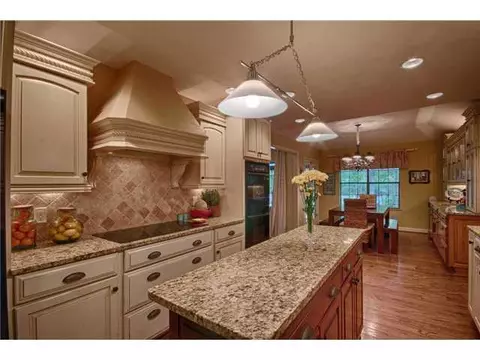 1701 Eagle Dr, Edmond, OK 73034 photo 3
