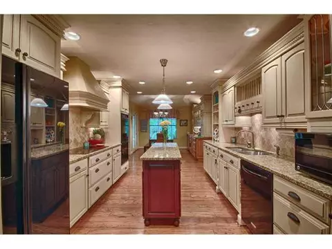1701 Eagle Dr, Edmond, OK 73034 photo 2
