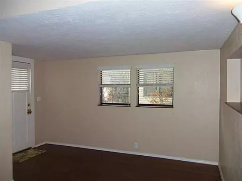 106 E Symmes St, Norman, OK 73069 photo 2