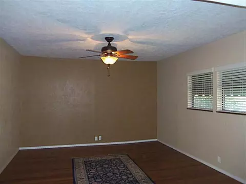106 E Symmes St, Norman, OK 73069 photo 3
