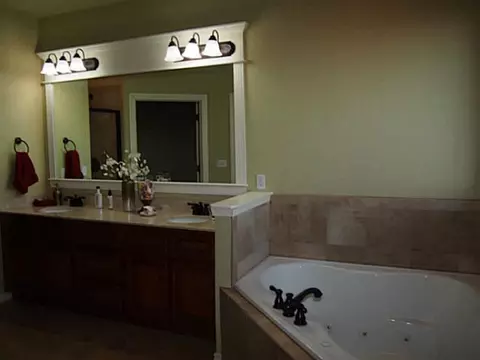 282 Kusek Cir, Harrah, OK 73045 photo 10