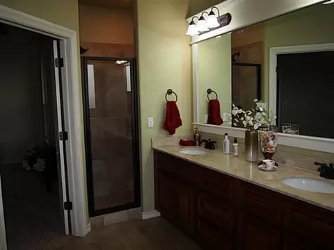 282 Kusek Cir, Harrah, OK 73045 photo 9