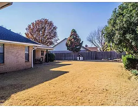 129 E Mesa Verde St, Yukon, OK 73099 photo 2