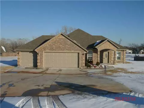 708 Arrowhead Dr, Tuttle, OK 73089 photo 1