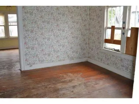 218 S 4th St, Mcloud, OK 74851 photo 5