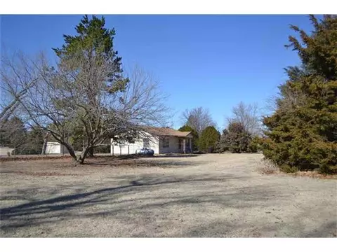 3 Rustic Oak Dr, Shawnee, OK 74804 photo 2