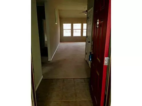4024 Queens Dr, Moore, OK 73160 photo 4