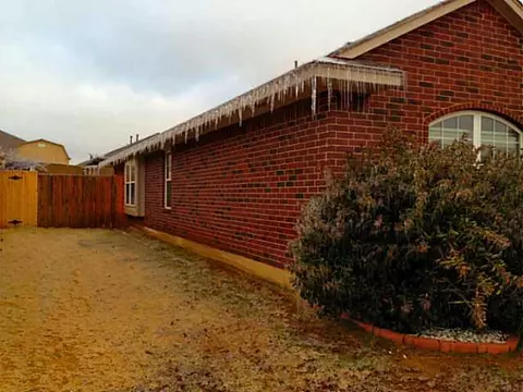 4024 Queens Dr, Moore, OK 73160 photo 2